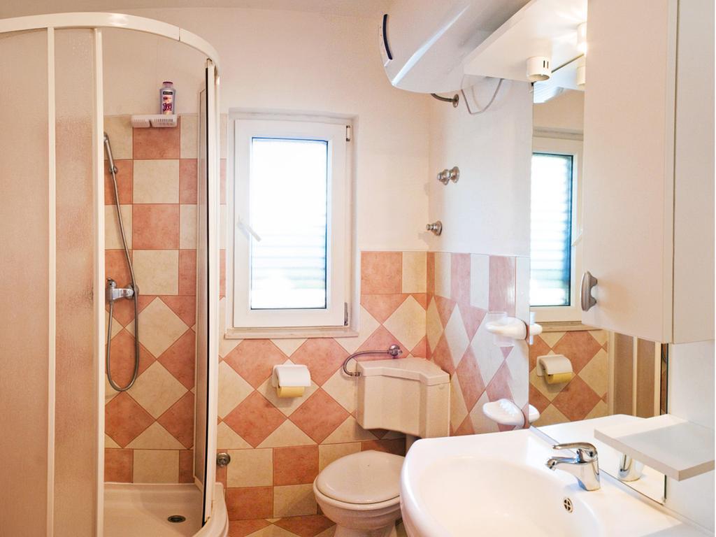 Apartments Villa Annika Slatine Bilik gambar