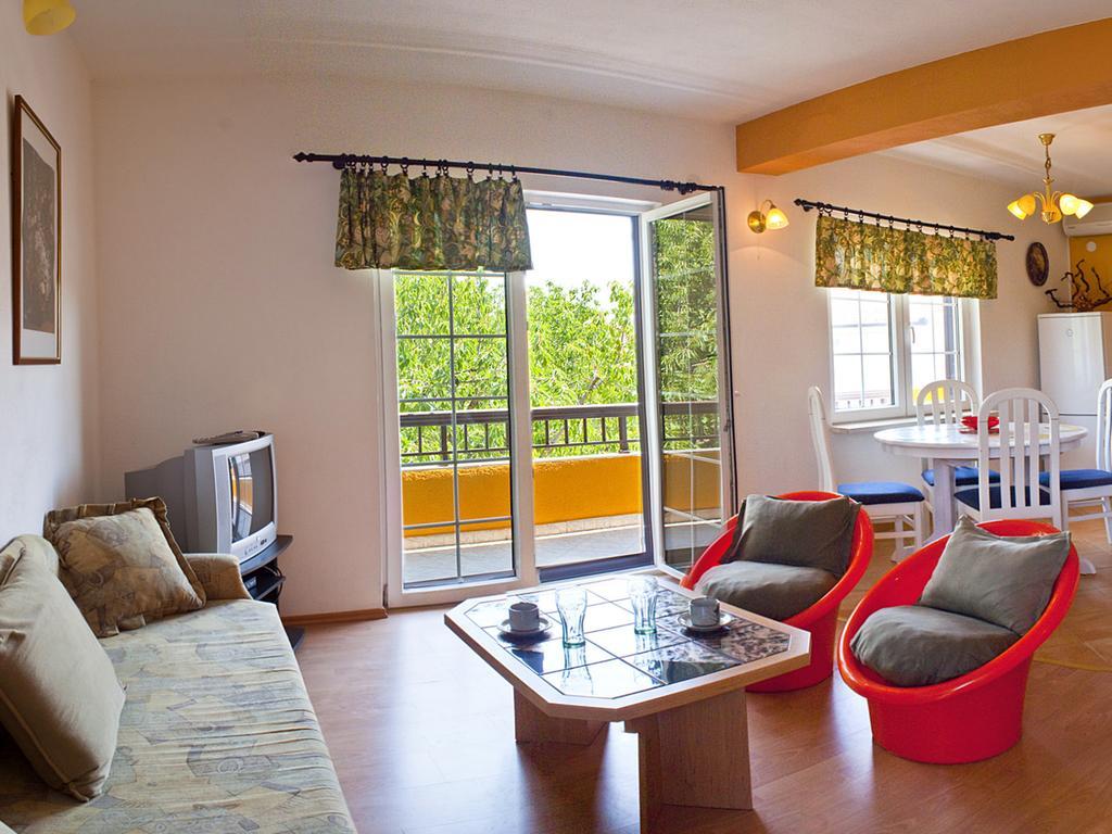 Apartments Villa Annika Slatine Bilik gambar